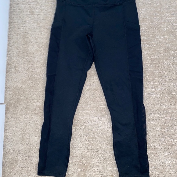 Black fabletics Capri leggings - Picture 2 of 6